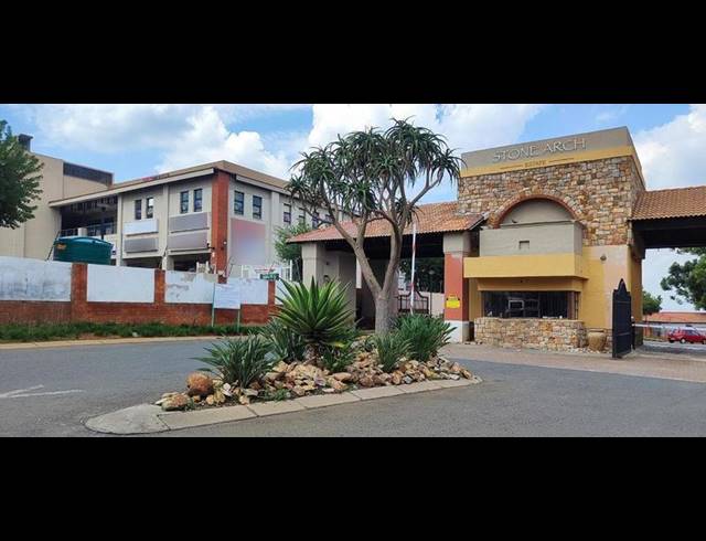 2 BEDROOM TOWNHOUSE FOR SALE IN CASTLEVIEW